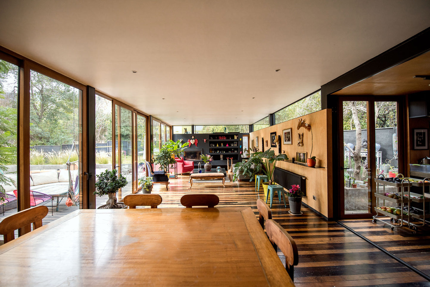 DEVISITA: LA CASA DE PORTADA DE JAVIERA EYZAGUIRRE EN LA REINA