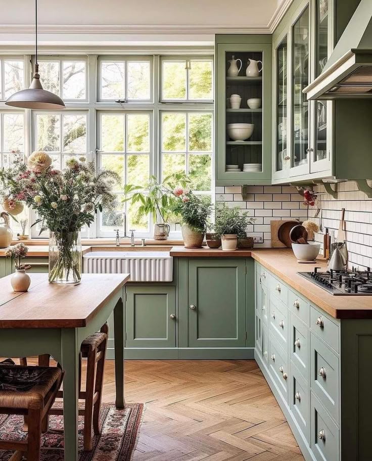 🌿 Cocinas verdes: 10 ideas con estilo (y mucho encanto) que te van a inspirar a reformar la tuya