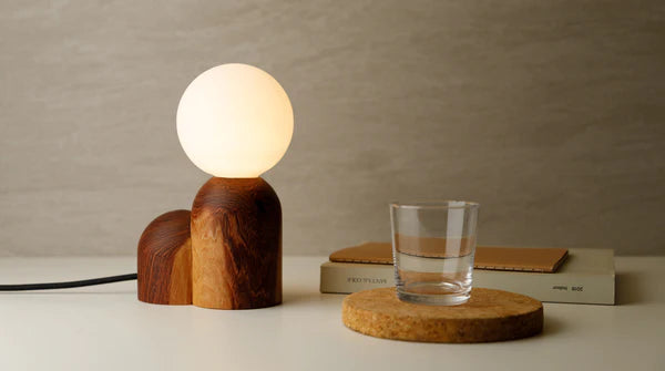 lampara-de-mesa-a01-madera-de-espino-10-x-13-x-21-cm