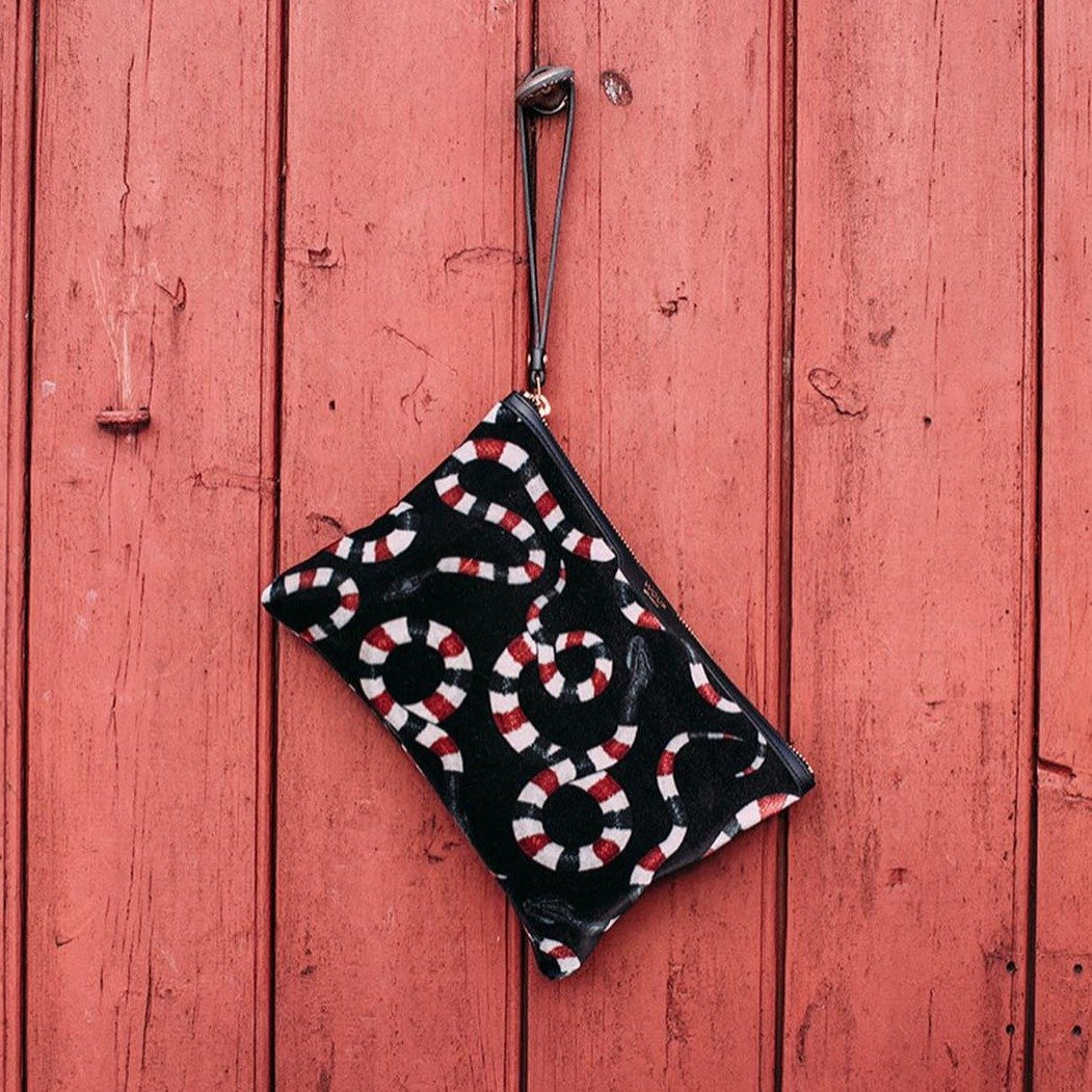 Clutch Terciopelo Wouf