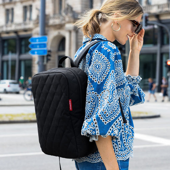 mochila-classic-backpack-m-rhombus-black-reisenthel