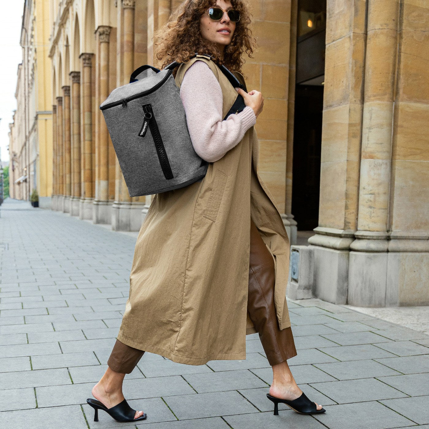 mochila-overnighter-backpack-m-twist-silver-reisenthel