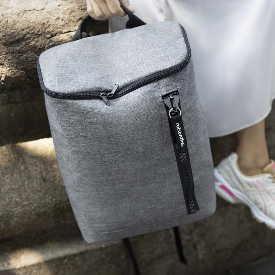 mochila-overnighter-backpack-m-twist-silver-reisenthel
