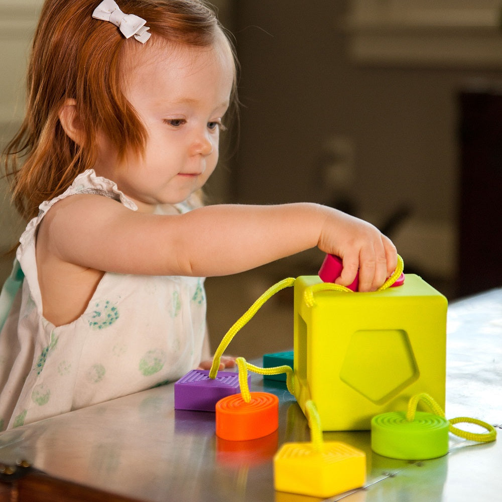 Cubo De Encaje Bebé Oombeecube FatBrain Toys
