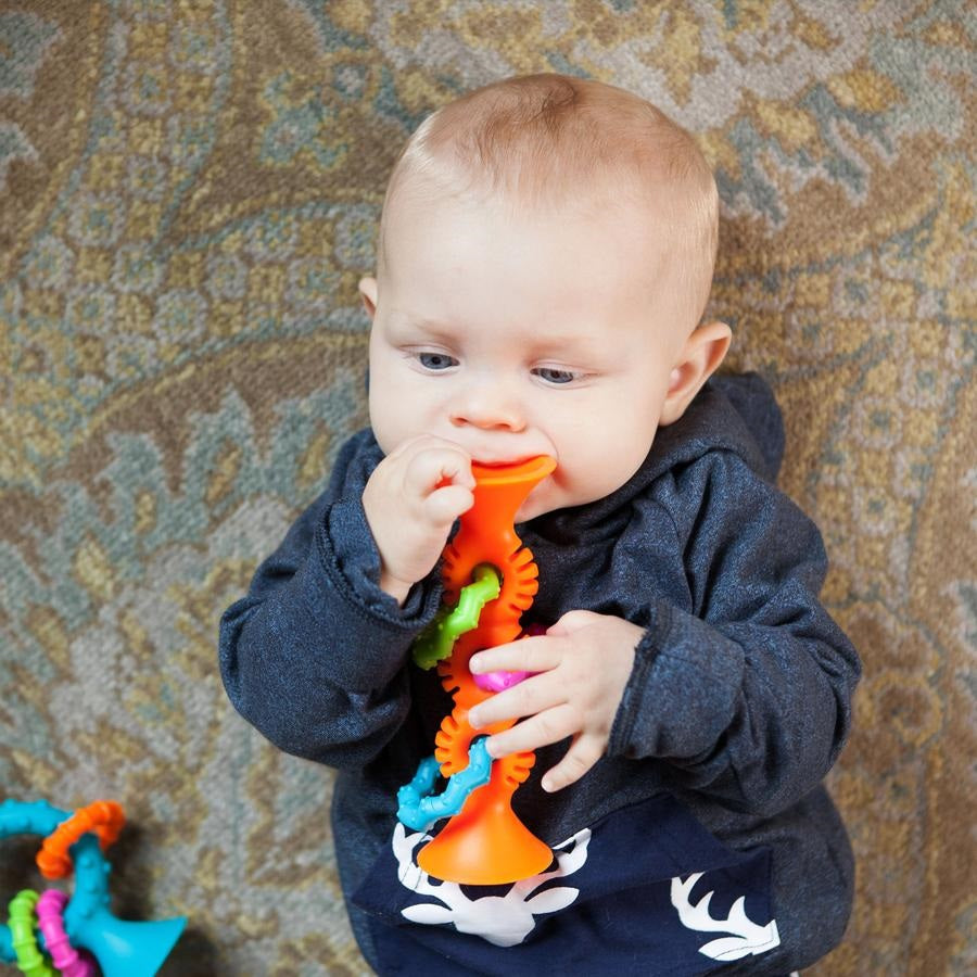 Mordedores y Sonajeros Sensoriales Pipsquigz Loops Naranjo FatBrain Toys