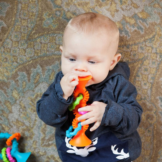 Mordedores y Sonajeros Sensoriales Pipsquigz Loops Naranjo FatBrain Toys