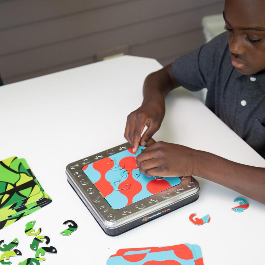 Juego De Ingenio One In A Chameleon FatBrain Toys