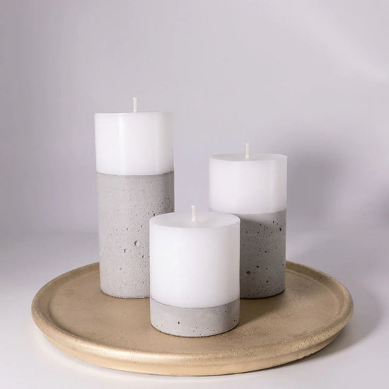 Set de Velas Hormigón Natural 5C en Bandeja Dorada Küme