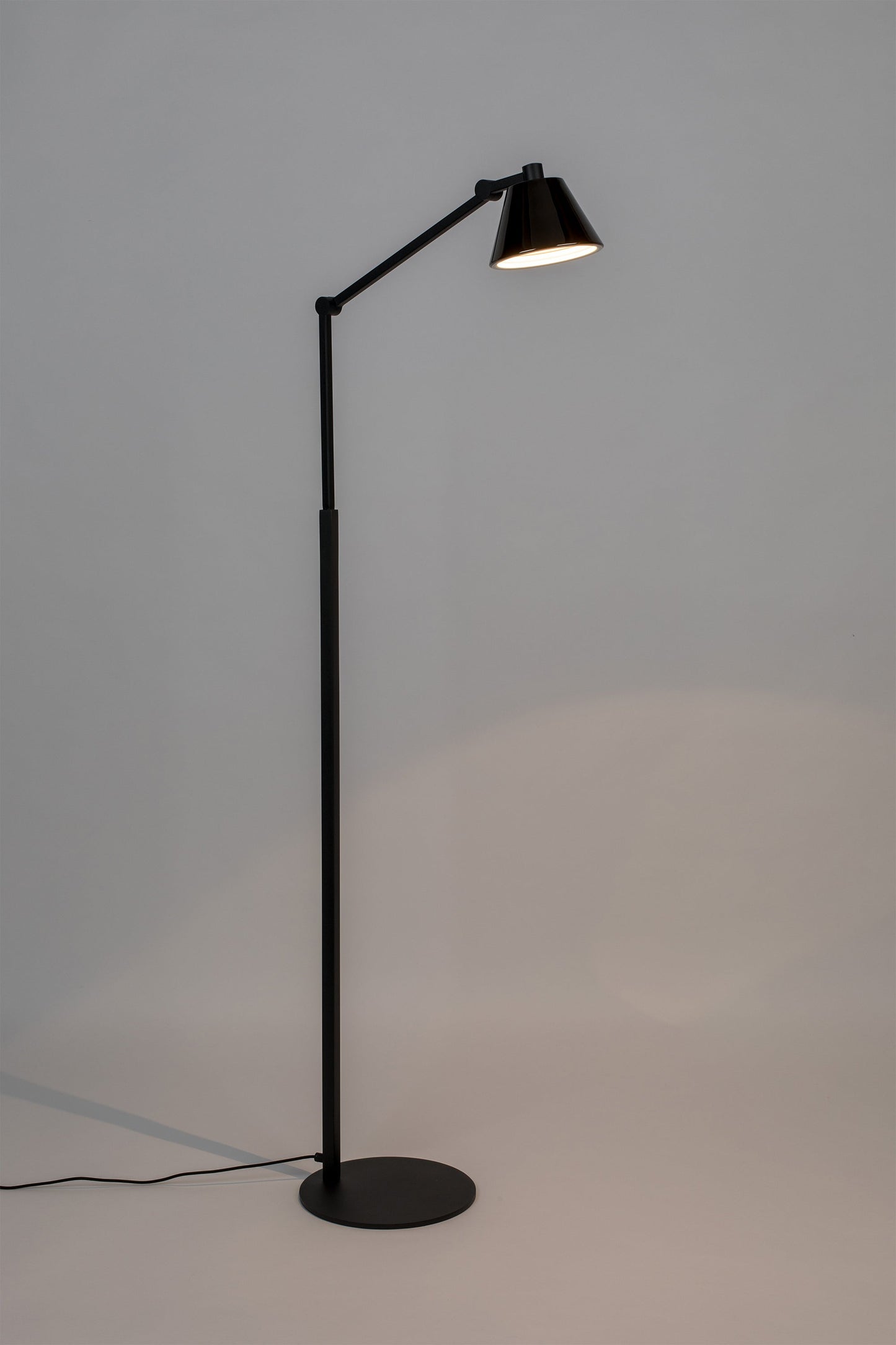 lampara-de-pie-lub-25-x-46-x-142-cm