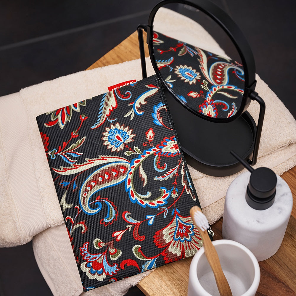 estuche-multiuso-paisley-black-reisenthel