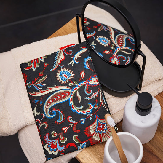 estuche-multiuso-paisley-black-reisenthel