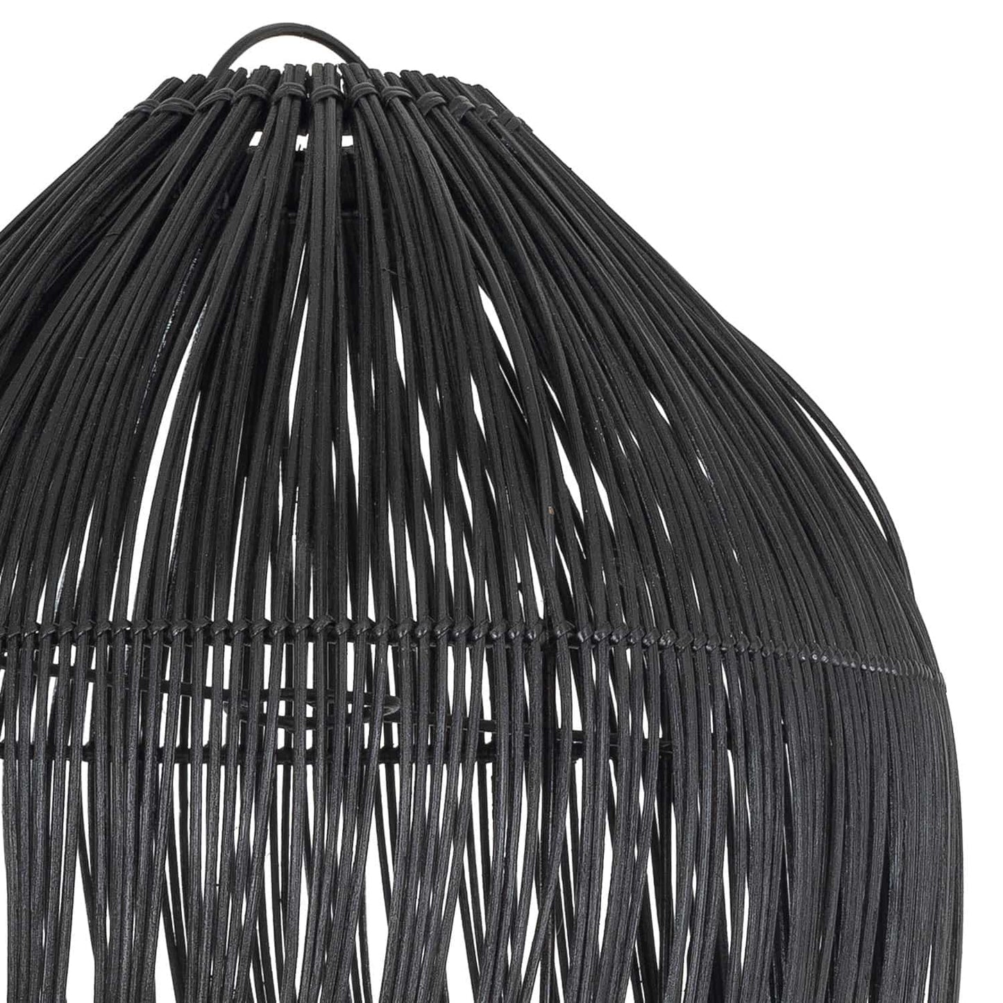 pantalla-para-lampara-de-colgar-bali-rattan-negro-form-design