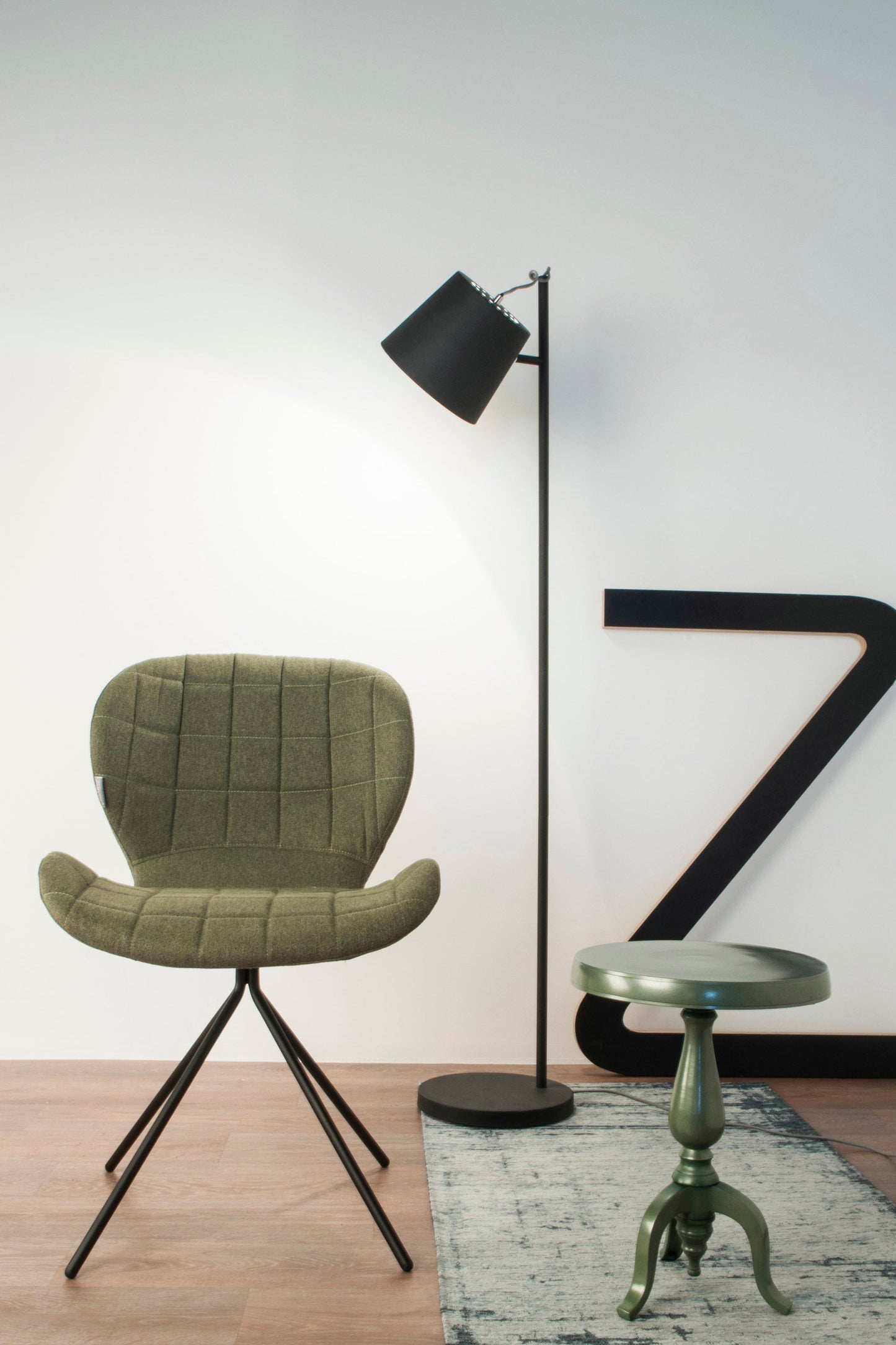 lampara-de-pie-buckle-head-negro-28-x-150-cm