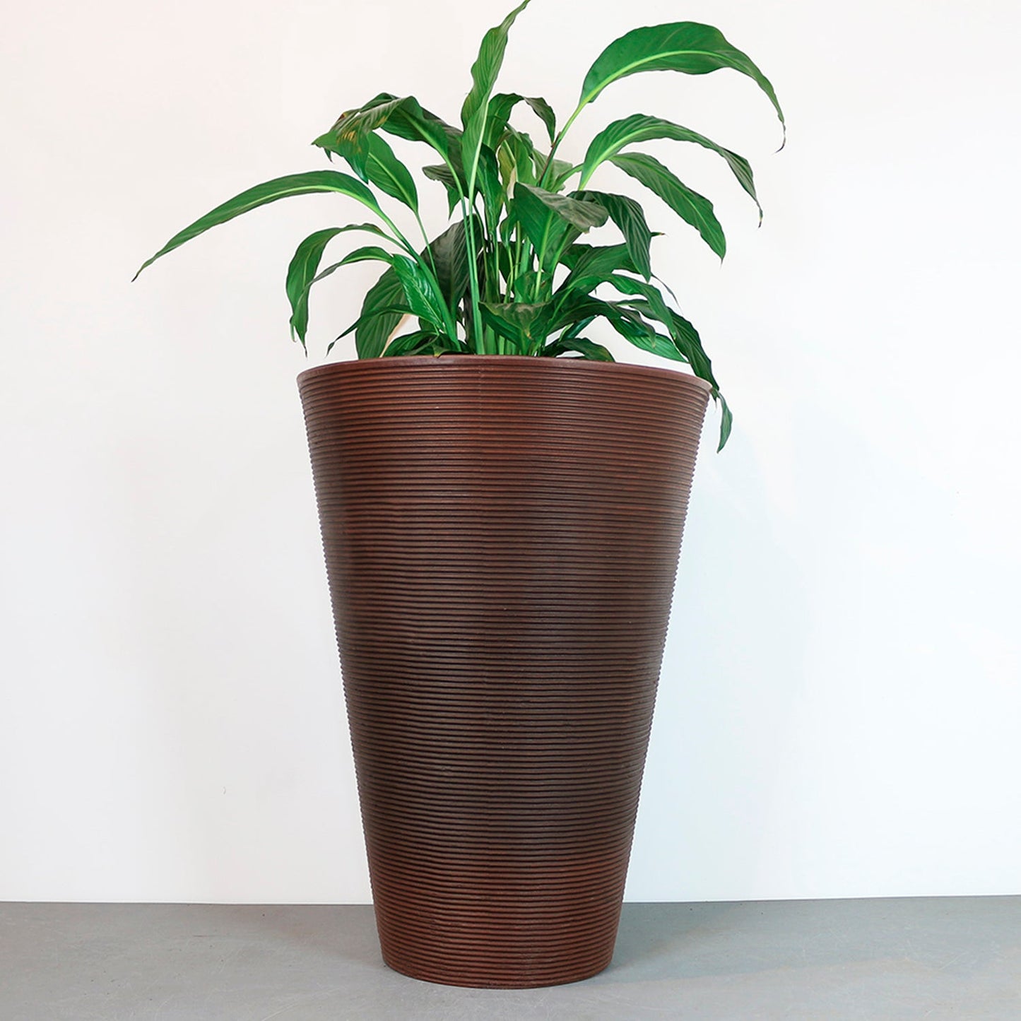macetero-elqui-café-45-x-45-x-55-cm-form-design
