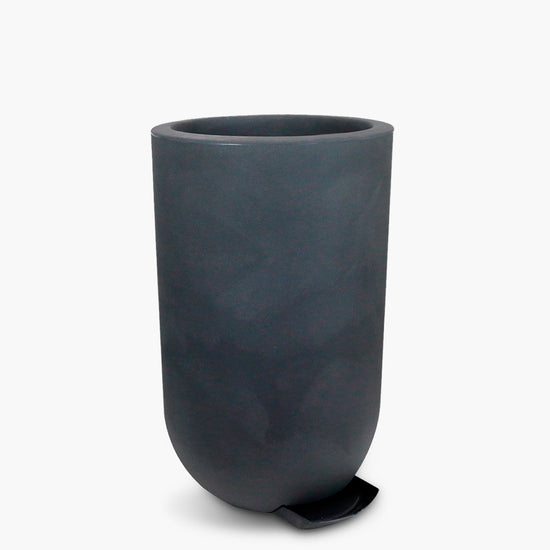 macetero-lauca-gris-oscuro-50-x-50-x-80-cm-form-design