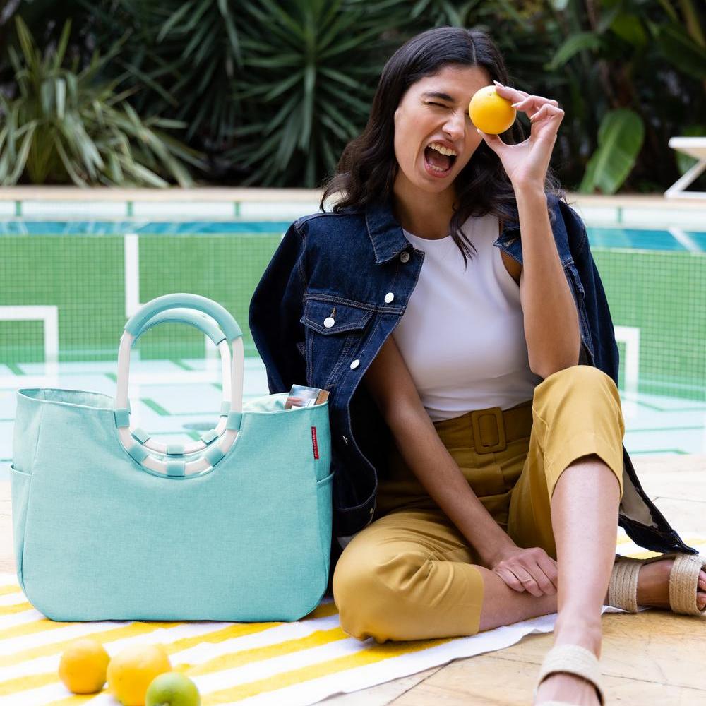 cartera-de-mano-loopshopper-l-twist-azure-reisenthel