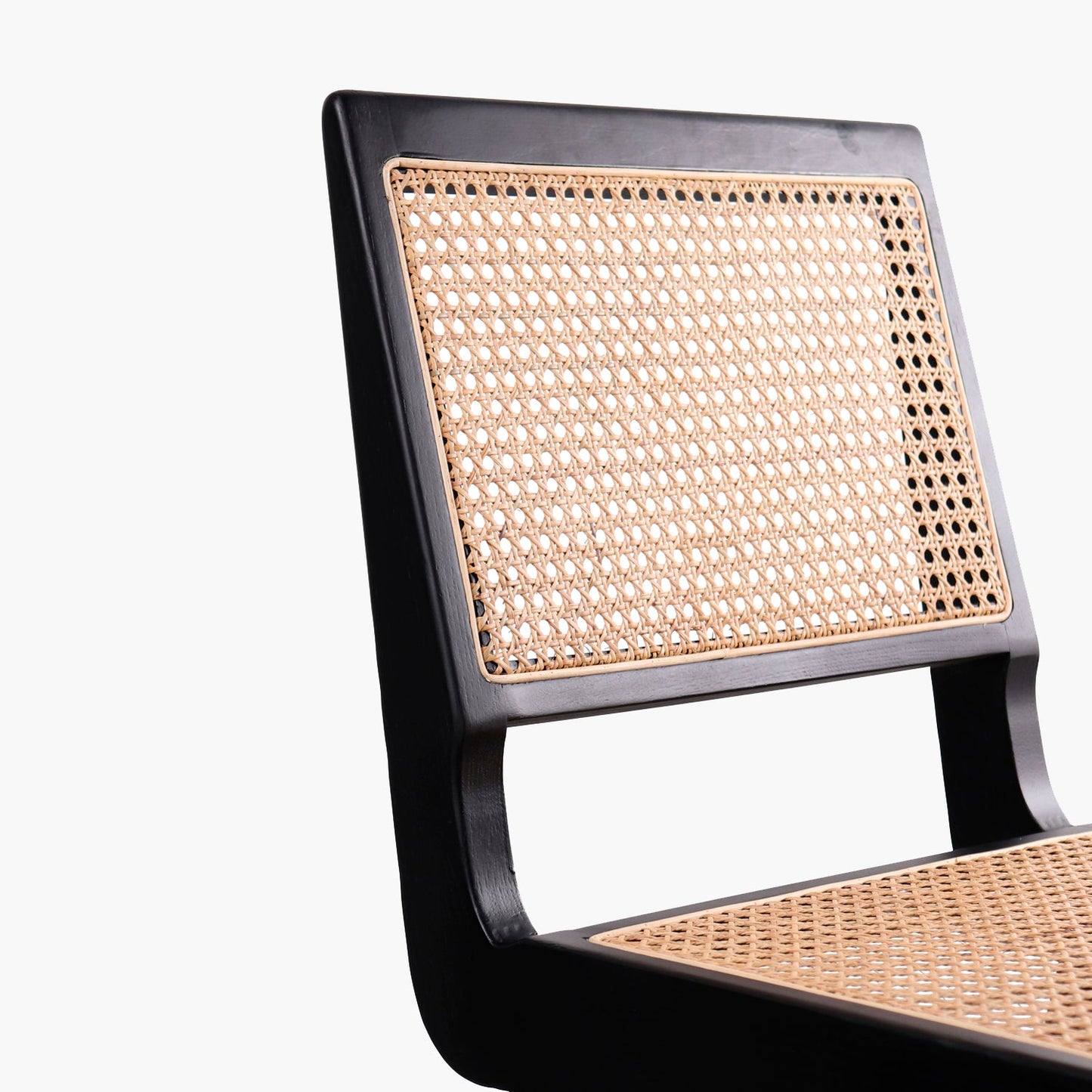 silla-comedor-madera-pierre-negro-form-design