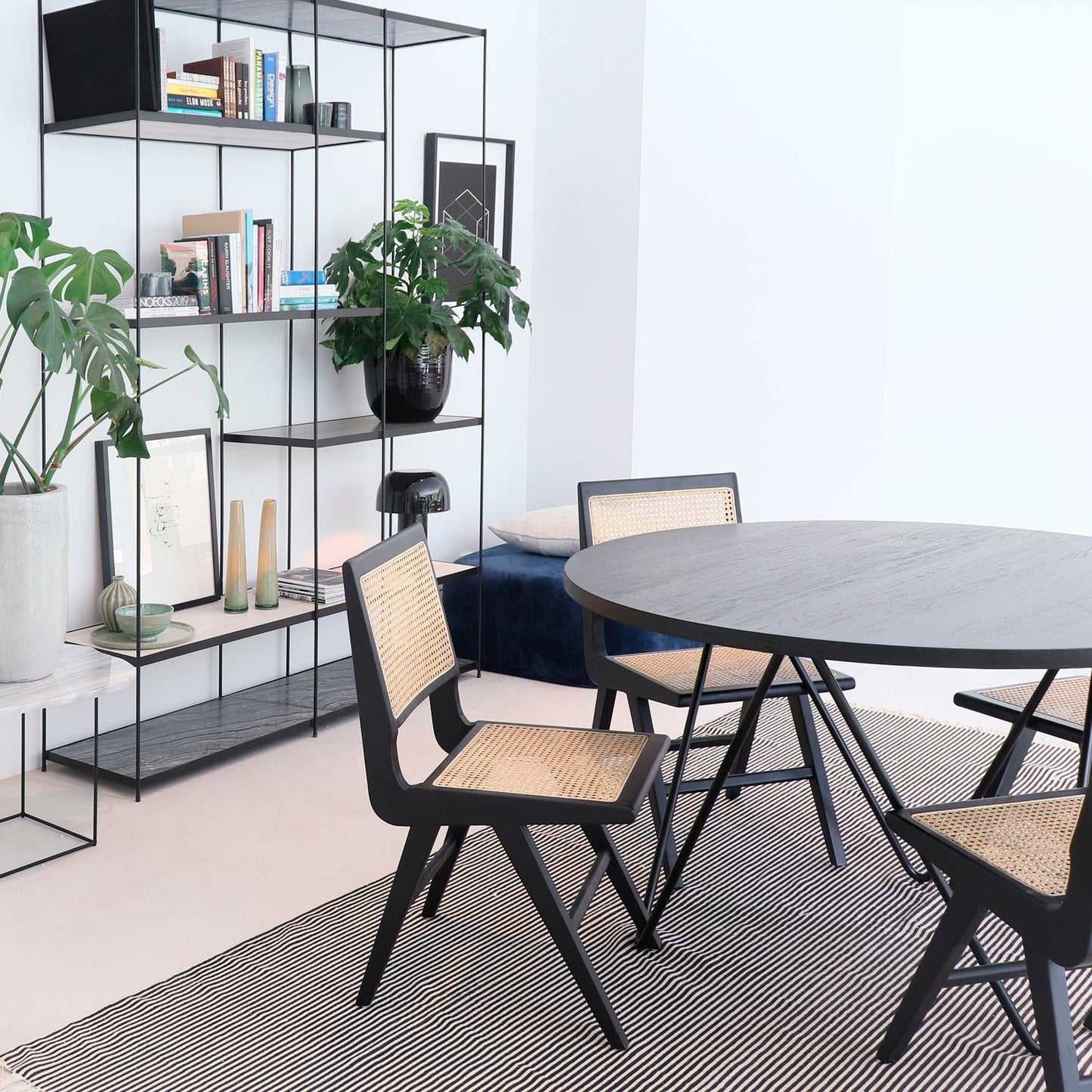 silla-comedor-madera-pierre-negro-form-design