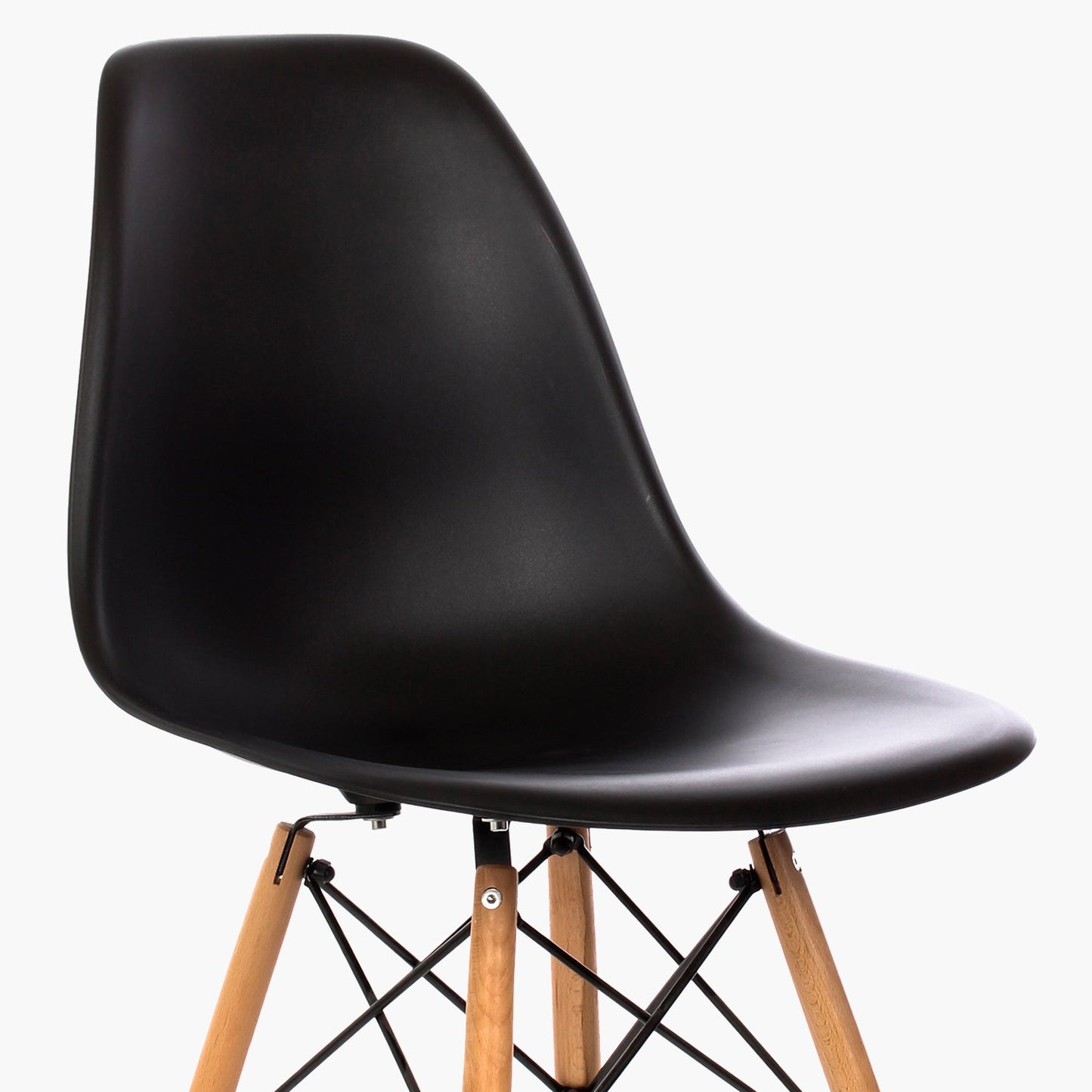 Silla DSW Réplica Eames Negro Form Design