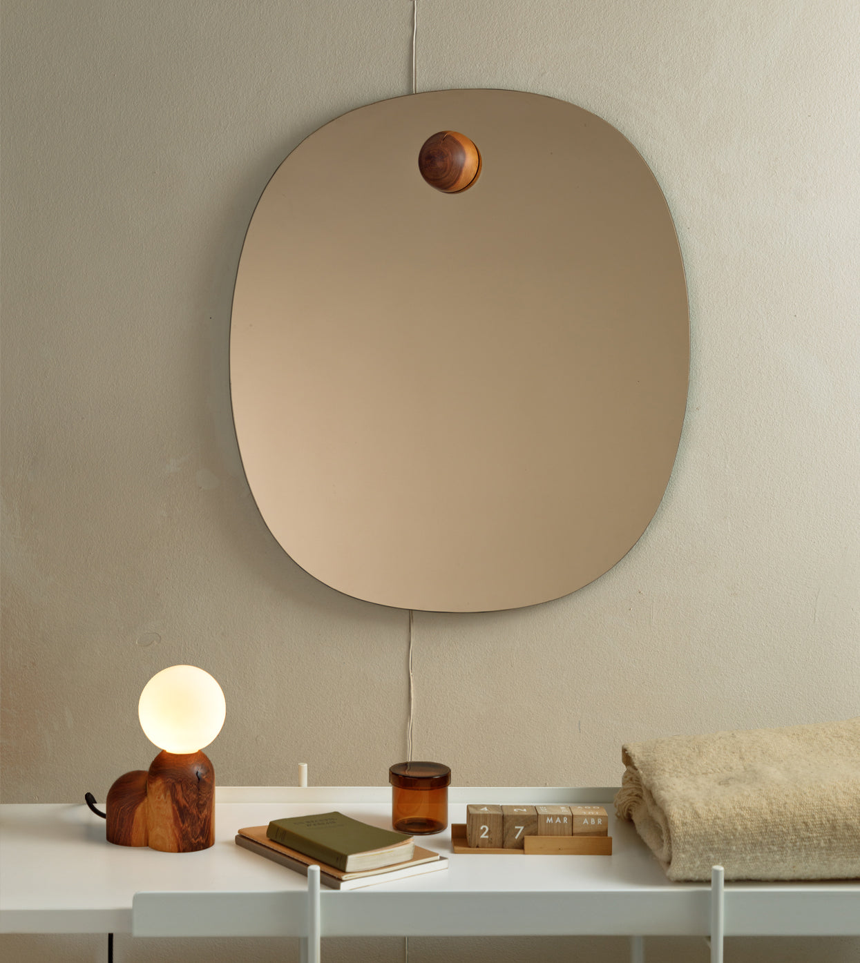 lampara-de-mesa-a01-madera-de-espino-10-x-13-x-21-cm
