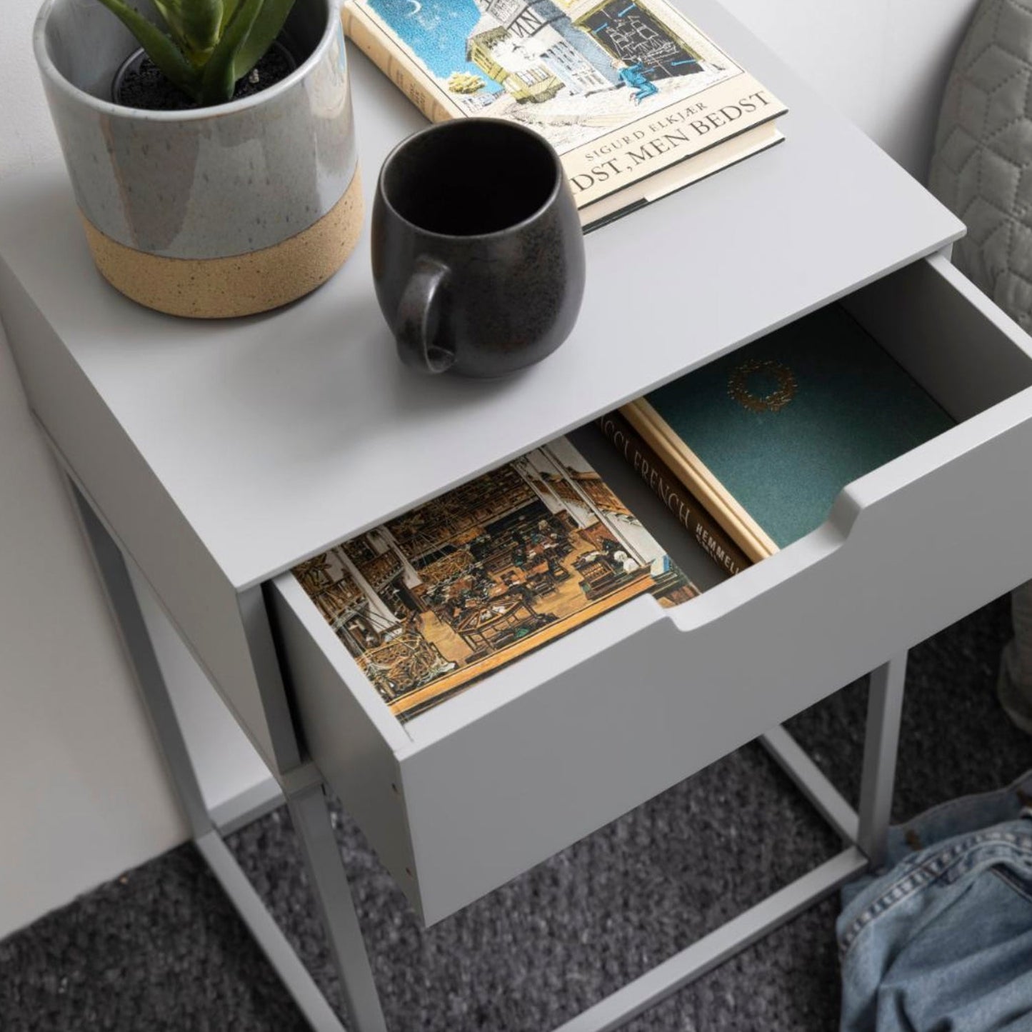 velador-mitra-gris-form-design