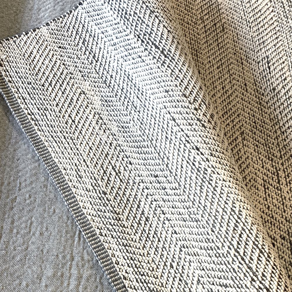 alfombra-chebbi-200x300-gris-oscuro-form-design