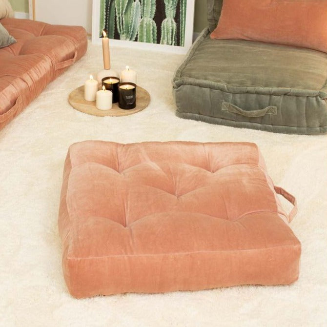 cojin-de-suelo-velur-60x60x13-rosa-envejecido-calma-house