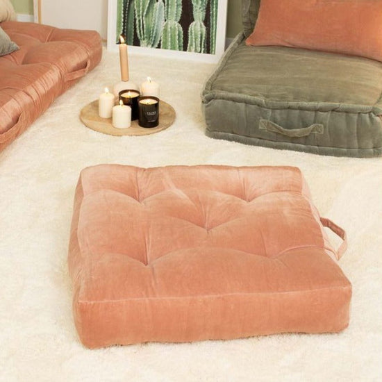 cojin-de-suelo-velur-60x60x13-rosa-envejecido-calma-house