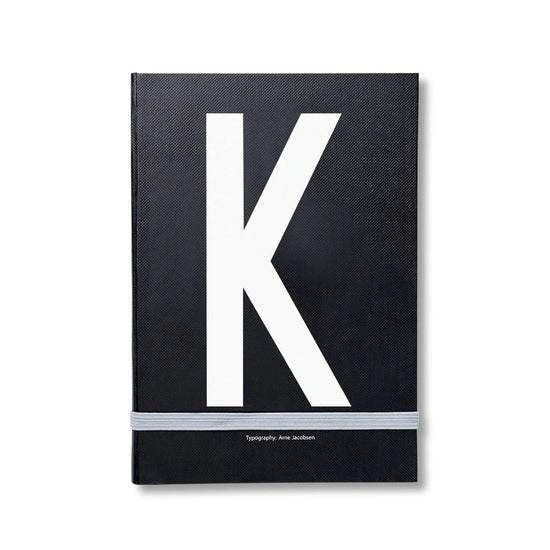 personal-notebook-con-letra-individual-de-la-a-a-la-z