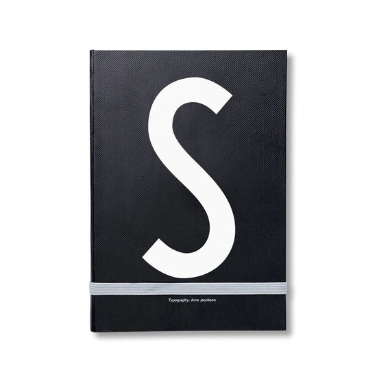 personal-notebook-con-letra-individual-de-la-a-a-la-z