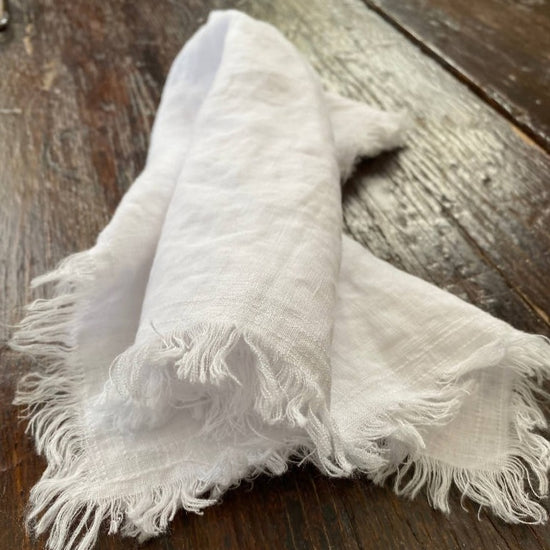 servilleta-lino-maxi-desflecada-blanca-artisan