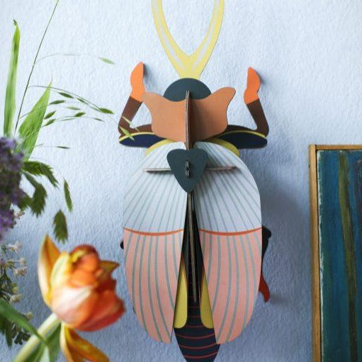 Cargar imagen en el visor de la galería, insecto-grande-rhinoceros-beetle-studio-roof
