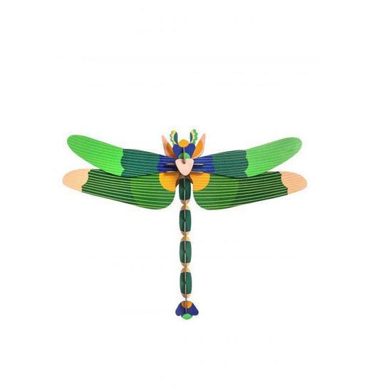 insecto-grande-giant-dragonfly-green-studio-roof