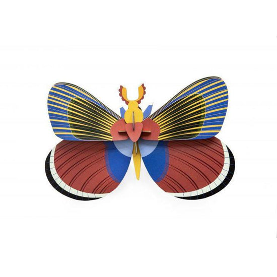 insecto-grande-giant-butterfly-studio-roof