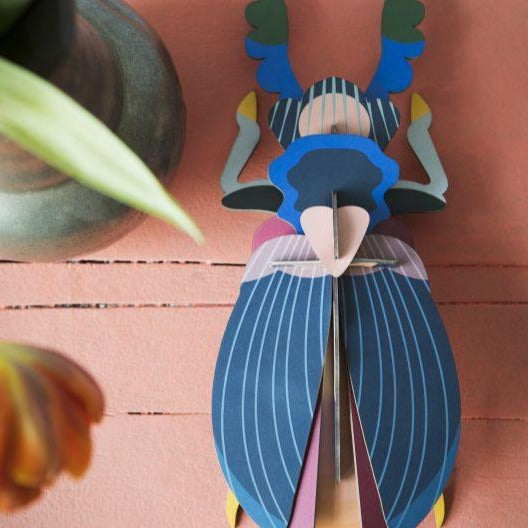 insecto-grande-japanese-beetle-studio-roof