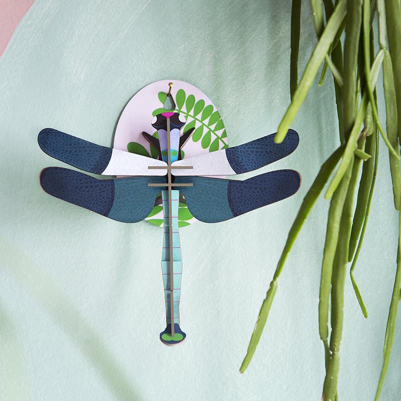 Pequeño Insecto Blue Dragonfly Studio Roof