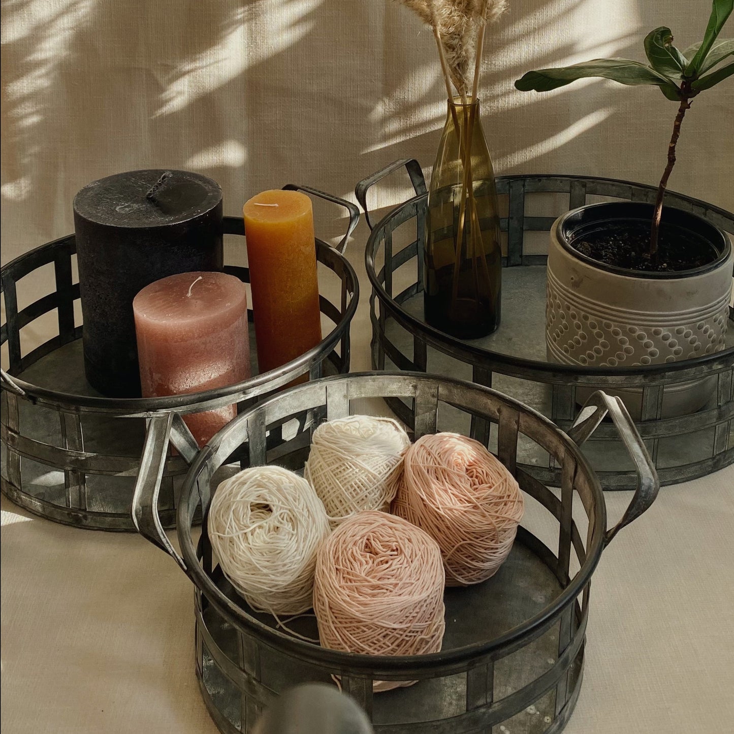 set-3-bandejas-ronde-metalicas-palmera-rosa