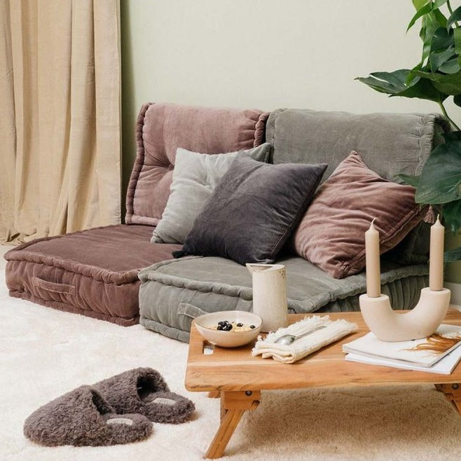 sofa-de-suelo-velur-gris-calma-house